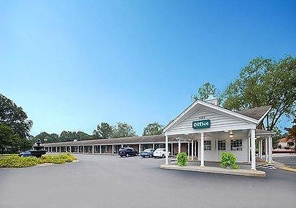 Ambassador Inn Fayetteville Exterior photo