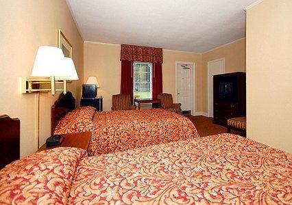 Ambassador Inn Fayetteville Room photo
